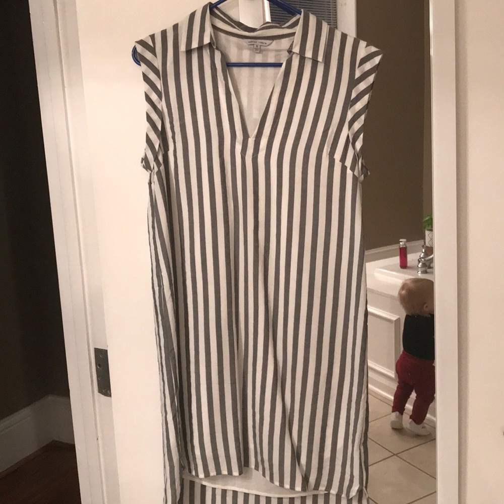 Grey and white dress with collar and no sleeves